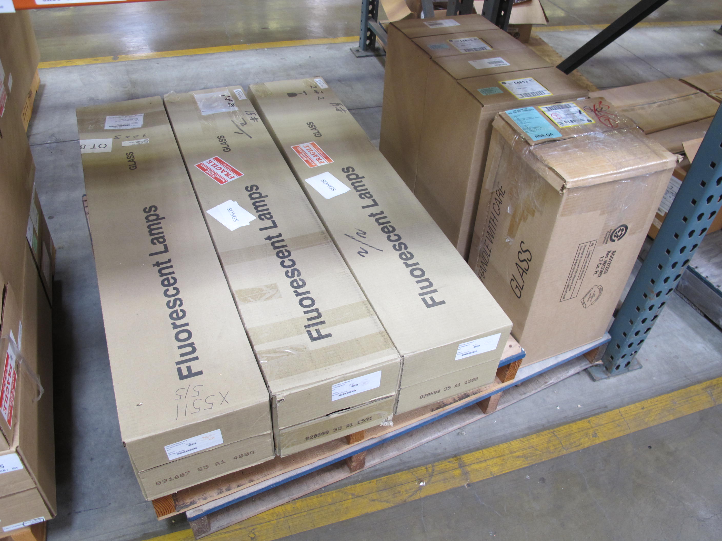 LOT TO INCLUDE: MISC. GE AND PHILLIPS FLUORESCENT, INCANDESCENT, AND HID LAMPS AND LIGHTING FIXTURES. LOADING & HANDLING FEE $15-4228